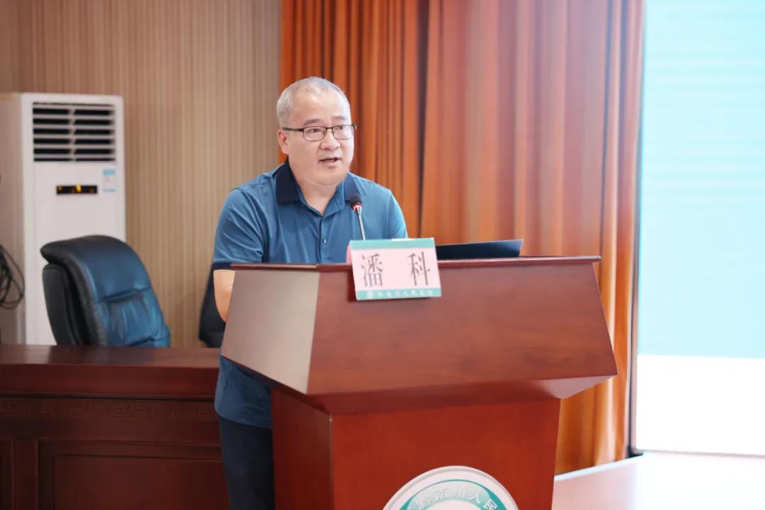 分管副院长潘科在讲话中指出,住培工作是临床医学毕业生在完成院校